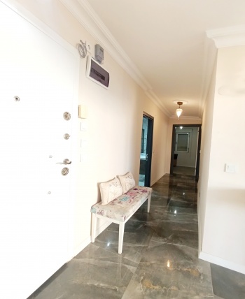 BAHÇELİEVLER M.EVLERİ'NDE GENİŞ TERASLI EŞYALI GENİŞ 2+1