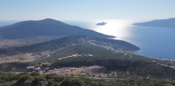 KAŞ BEZİRGAN KALKAN YOLU ÜZERİNDE DENİZ MANZARALI ARAZİ