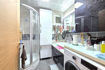 KONYAALTI ALTINKUMDA ASANSARLÜ DENİZE 250 METRE EŞYALI LÜX DAİRE