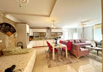 KONYAALTI SAHİLDE, BAHÇE KATI EŞYALI 1+1 PRESTİJLi KONUM DAİRE
