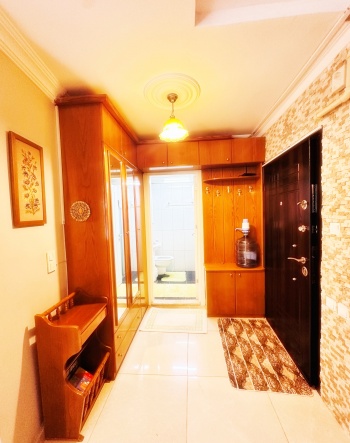 KONYAALTI SAHİLDE, BAHÇE KATI EŞYALI 1+1 PRESTİJLi KONUM DAİRE
