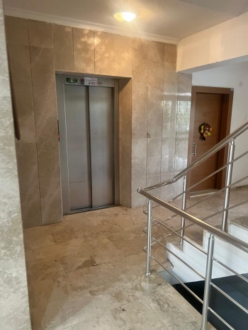 ÖNÜ AÇIK PARK MANZARALI.ARA KATTA.ÇİFT BALKON.3 CEPHELİ