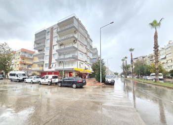 YILDIZ MAH.'DE ANA CADDE ÜZERİ ASANSÖRLÜ ARAKAT GENİŞ 3+1