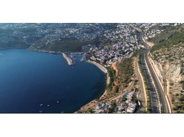KAŞ BEZİRGAN KALKAN YOLU ÜZERİNDE DENİZ MANZARALI ARAZİ